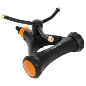 Doar azi FISKARS vârtej de irigator cu roți metalice 1023657