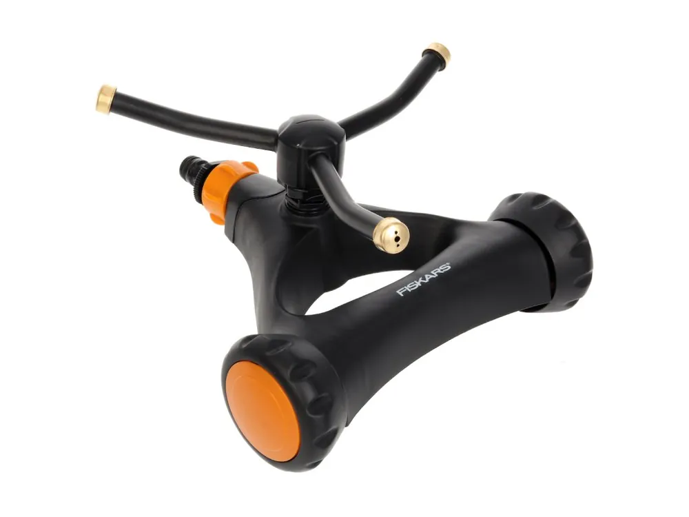 Doar azi FISKARS vârtej de irigator cu roți metalice 1023657